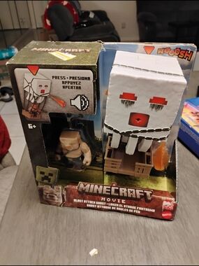 Minecraft Movie Blast Attack Ghost Toy Set - White & Brown